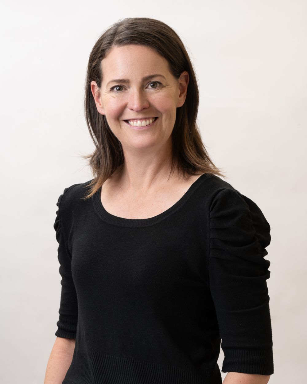 A picture of Emma Warne who is the Clinical Director for Adelaide Psychological Services with over 15 years experience.